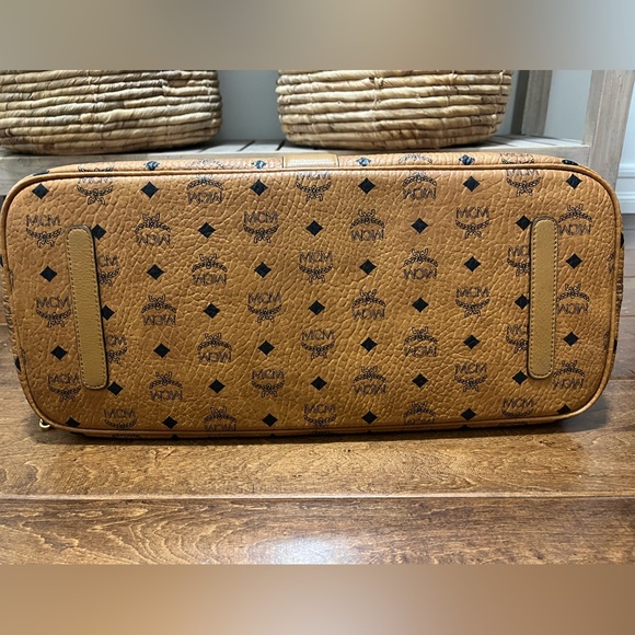 MCM LIZ TOTE Large - Picture 9 of 9